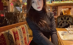 一边亲着一面膜胸口的长视频